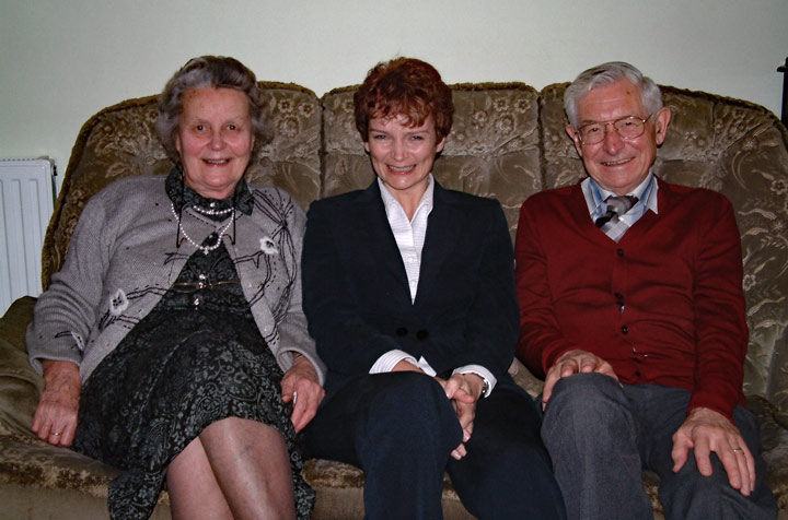 Bobs, Fi and Phil at number 43
