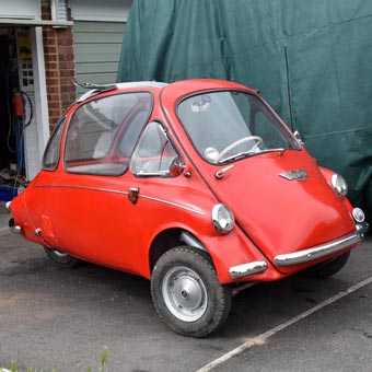 Malcolm (who lives down the road from Bobs) has just finished refurbishing his Heinkle bubble car