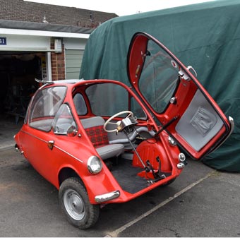 Malcolm (who lives down the road from Bobs) has just finished refurbishing his Heinkle bubble car