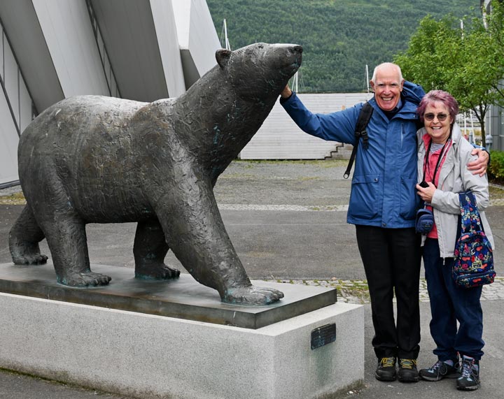 This time John is allowed to join Liz and the bear!