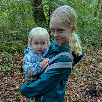 She ain' t heavy - she's my cousin! Alice and Robyn